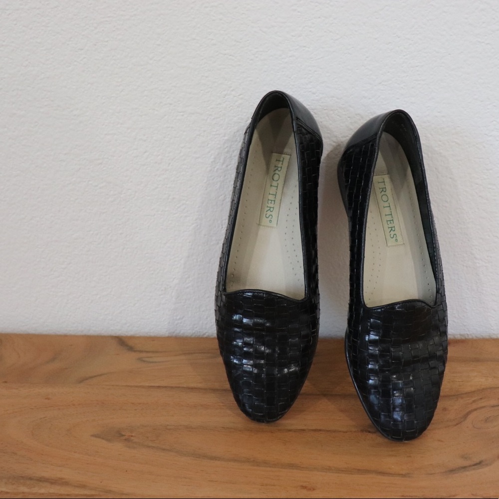 Flat woven loafers